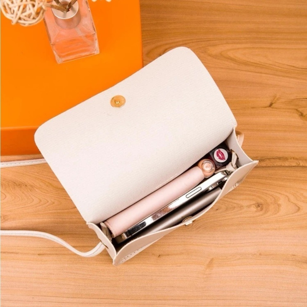 ⚠️Clearance🤍Mini Flap Square Bag Faux Pearls - Picture 2 of 6